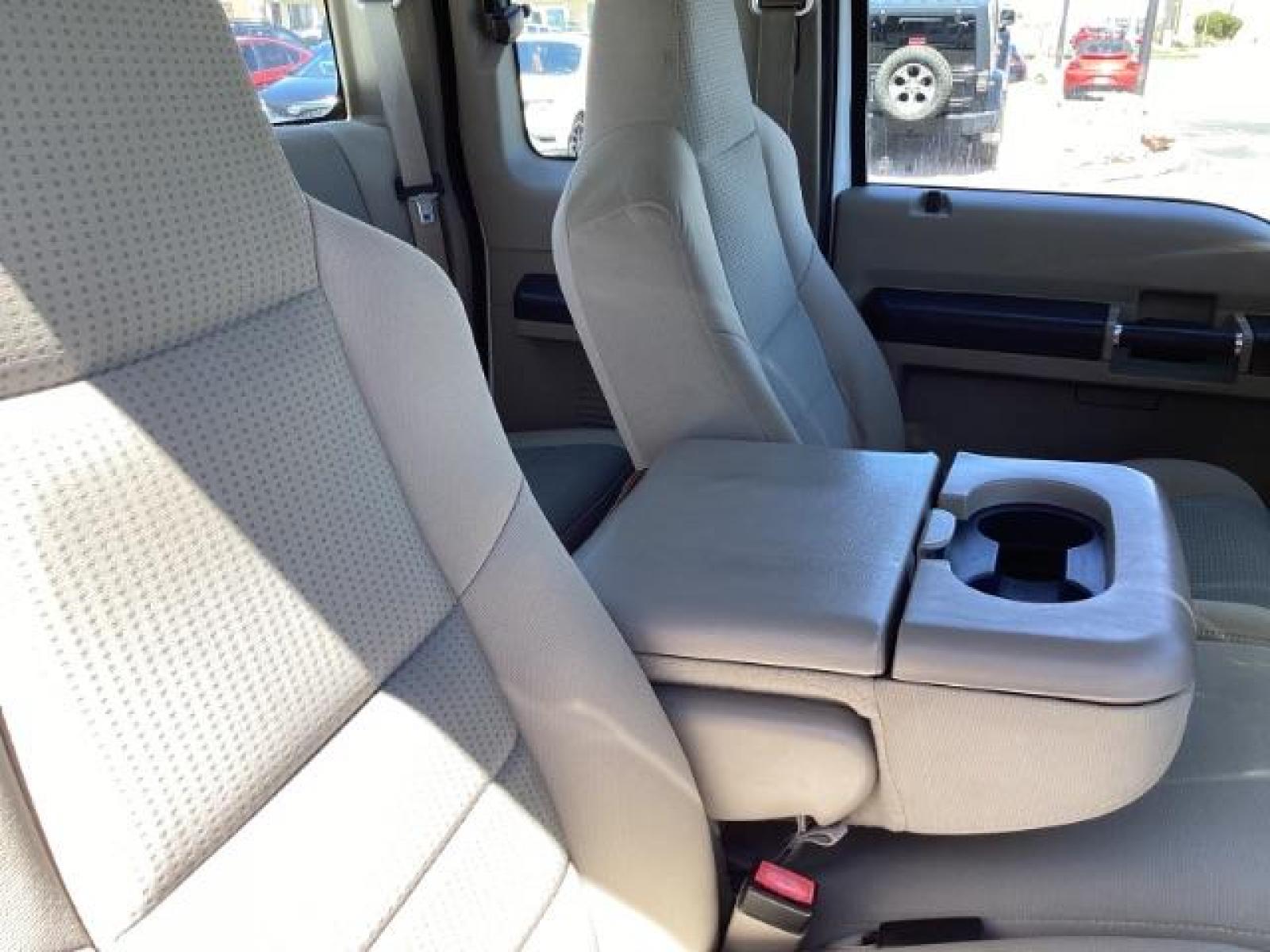 2008 Oxford White /Medium Stone Cloth Interior Ford F-250 SD XLT SuperCab Long Bed 4WD (1FTSX21R68E) with an 6.4L V8 OHV 32V TURBO DIESEL engine, 5-Speed Automatic transmission, located at 1235 N Woodruff Ave., Idaho Falls, 83401, (208) 523-1053, 43.507172, -112.000488 - Photo #46